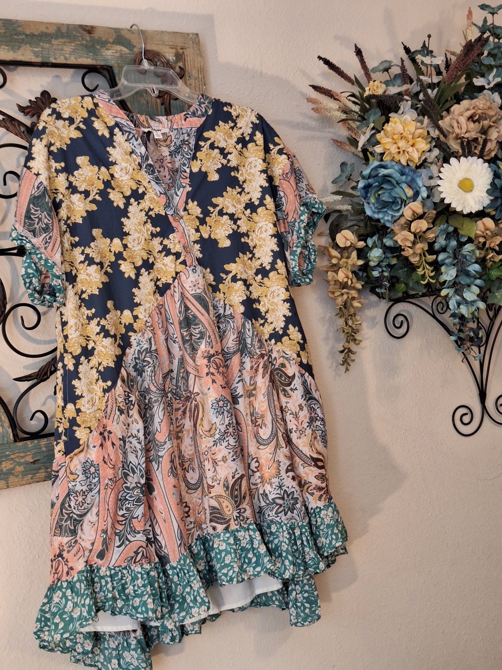 Floral Paisley V-Neck Flutter Mini Dress in Navy, Peach & Green. Size Small - Picture 5 of 12